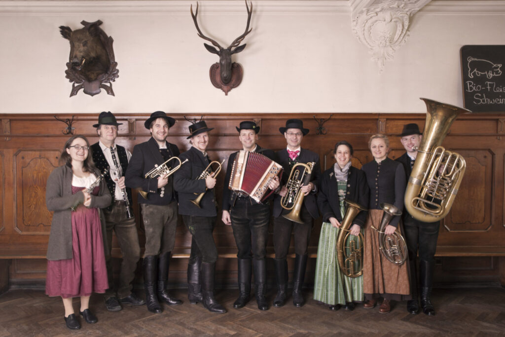 BAYERISCHER VOLKSTANZ - Credits: Johannes Maria Haslinger