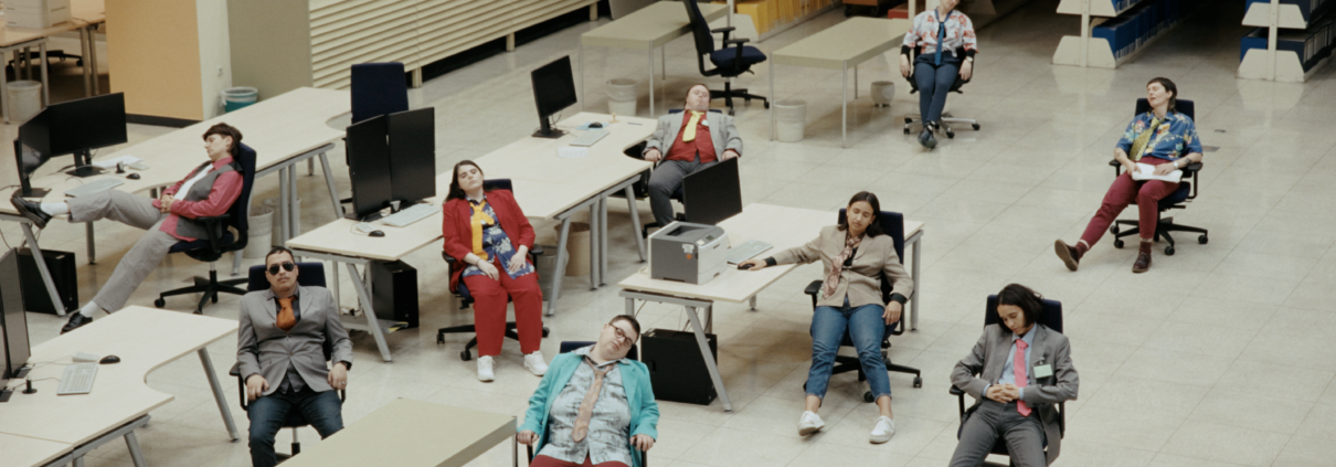 DIE TÜTEN AUS DER VERWALTUNG - Theater Thikwa und der Musiktheatercombo glanz&krawall - Credits: Greta Markurt