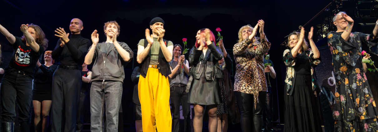 WIR SIND AM LEBEN - Credits: Dominic Ernst